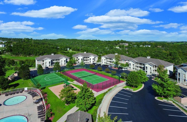 Golf, hiking, boating, shopping, theater, music, horseback and MORE !