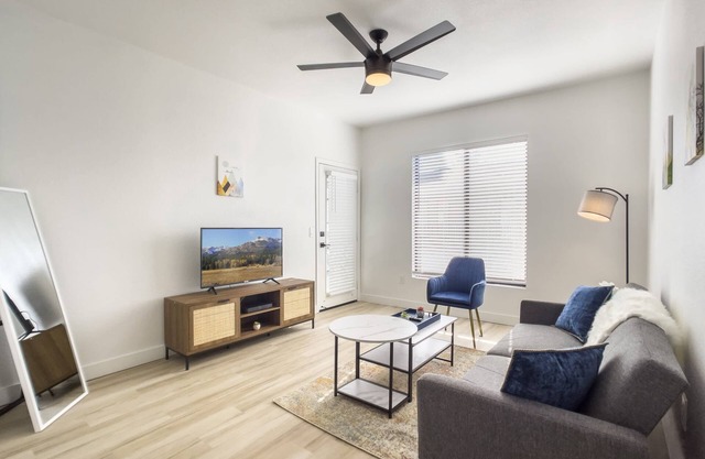 Golf Lover's CozySuites Kierland Commons