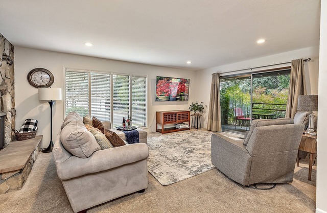 Golfers and Family Paradise! Large Open& Spacious Home w/Hot Tub! Fully Stocked!