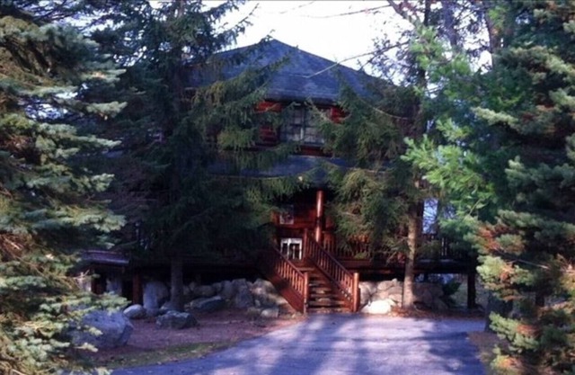Good Hart Retreat Log Home, Lake Views, Walk to Beach, Wi-Fi, Sleeps12