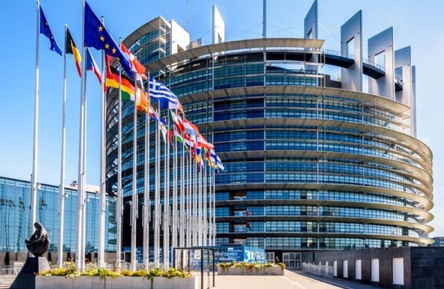 Good time on the lake - Strasbourg Schiltigheim - European Parliament