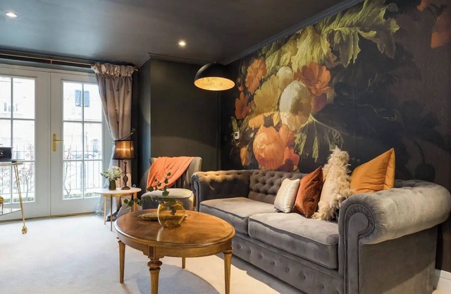Gorgeous 2 bed flat in Barons Court - designed