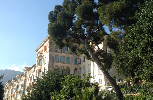 Gorgeous 2 bedroom apartment overlooking Monaco, Monte-Carlo with AC, WiFi