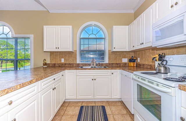 Gorgeous 2BR 2BA Modern Masterpiece Near Beach