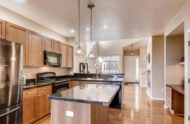 Gorgeous 3 Bedroom in gated Palomino Park