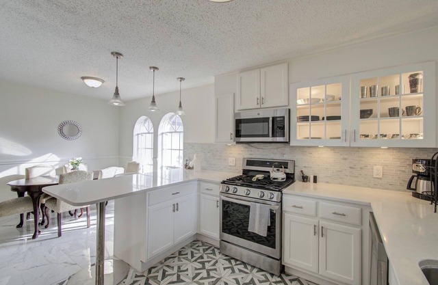 Gorgeous 4 Bd/2.5 Ba with King Suite