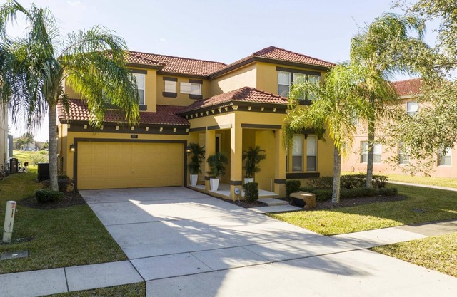 Gorgeous 4 Bedroom w/ Pool Close to Disney 920