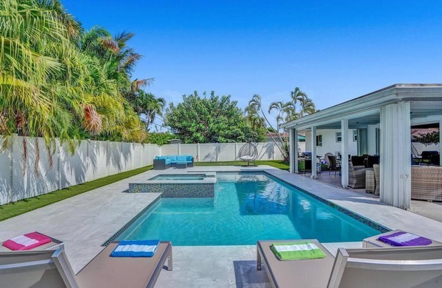 Gorgeous 4BR Brand new HTD Pool & Jacuzzi 1Mile