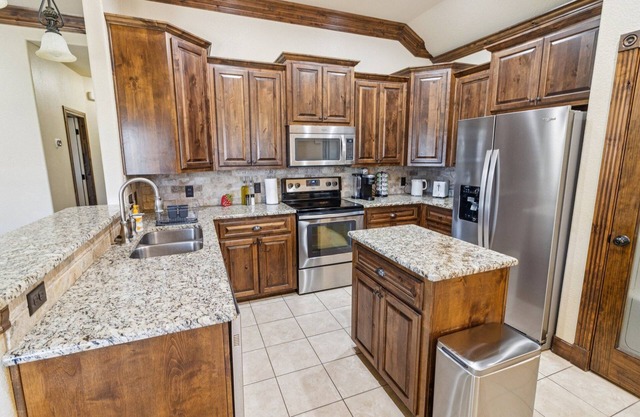Gorgeous 4br Dakota Springs Home 3 Bedroom Home