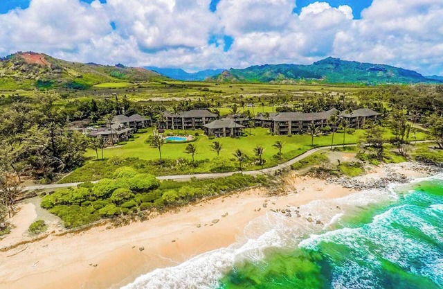 Gorgeous 5 br for 12 in Kapaa - Beachfront!