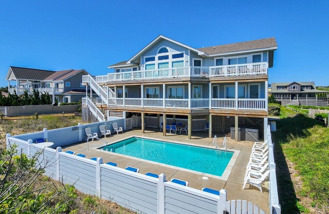 🐬Gorgeous 7 BR Oceanfront home with Private Pool, Hot Tub & Elevator🐬