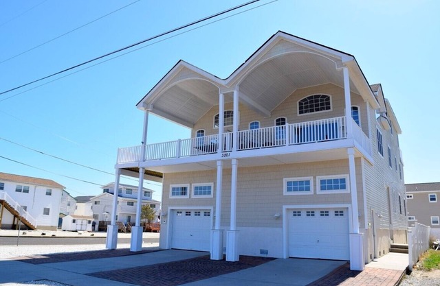 Gorgeous and with Fabulous Views! Heart of Sea Isle!