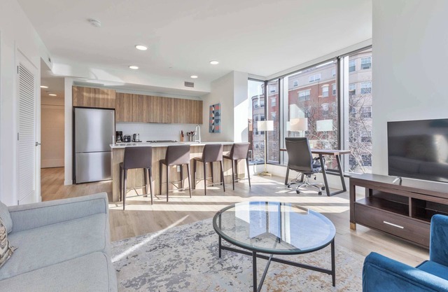 Gorgeous Apt with Kitchen