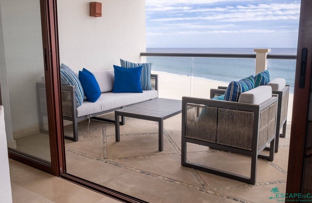 Gorgeous, Beachfrotn 4 Bedroom Condo SIX!