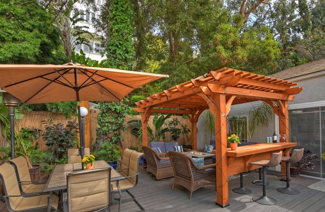 Gorgeous Beach Canyon Guesthouse Steps to Santa Monica Beach