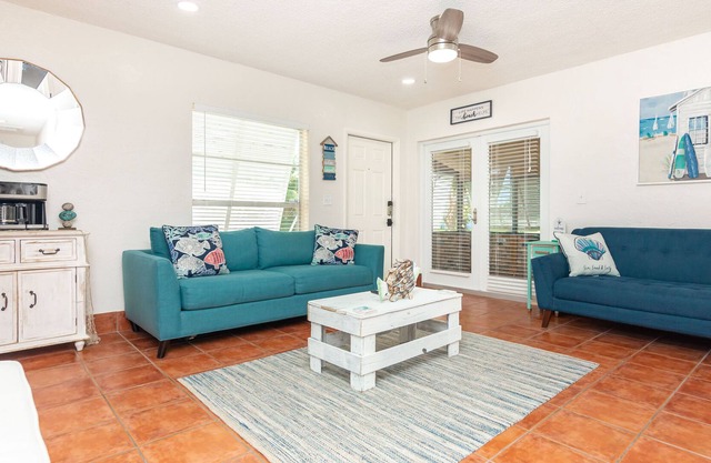 Gorgeous Beach Themed Vacation Home Minutes From The Ocean