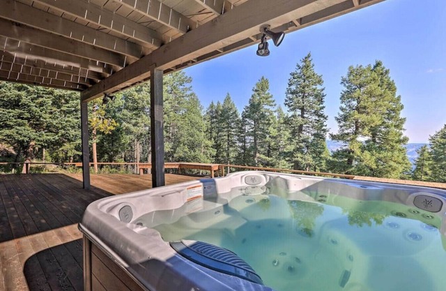 Gorgeous Bear Mountain | Hot Tub & WFH Friendly