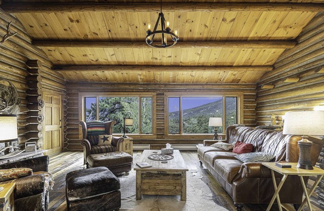 Gorgeous Cabin Located Near Rocky Mountain National Park