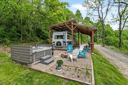 Gorgeous Caravan Glamping Escape for Four in Dover, Ohio