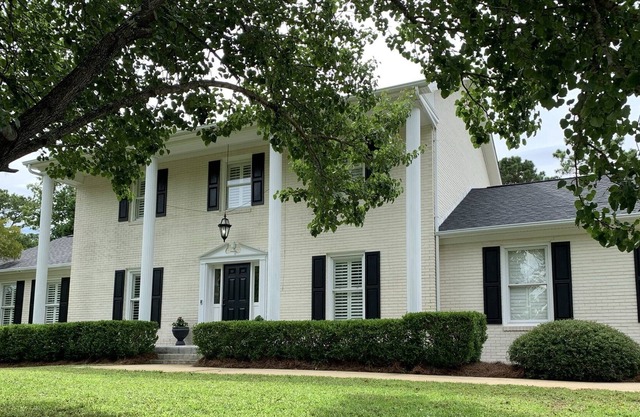 Gorgeous Coastal Retreat on Golf Course!