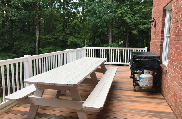 Gorgeous Colonial Home! Great for large family gatherings!