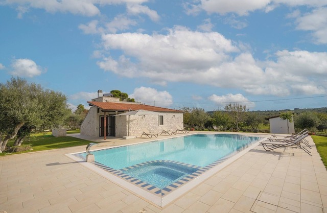 Gorgeous Countryside Villa with Infinity Pool
