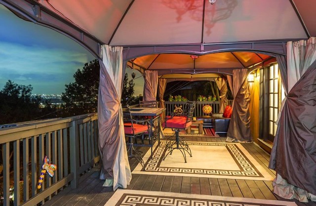 Gorgeous Deck Views in Legendary Laurel Canyon for 1-3 months