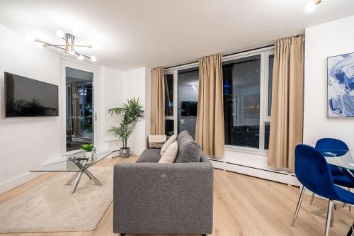 Gorgeous Downtown Unit with City Views
