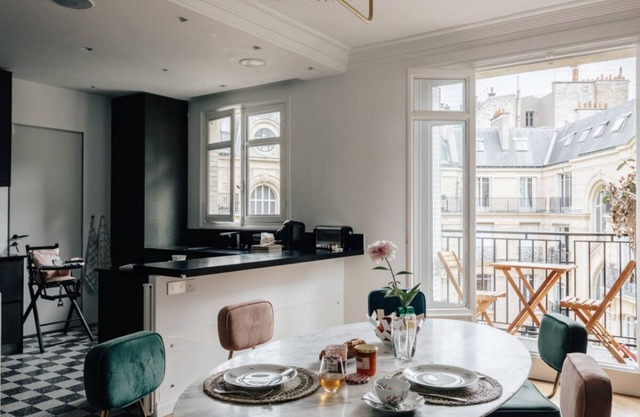 Gorgeous Eiffel Tower/Champs Elysées