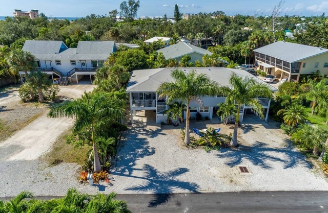 Gorgeous, Fresh Florida, Coastal Renovation Manor, Steps to the Beach!