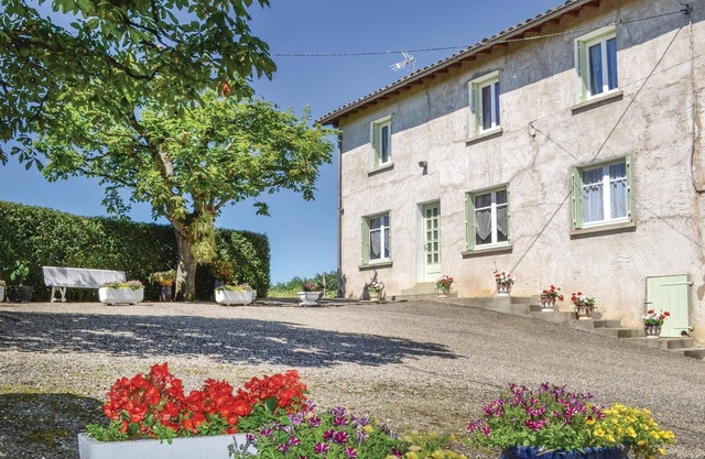 Gorgeous home in Durfort Capelette