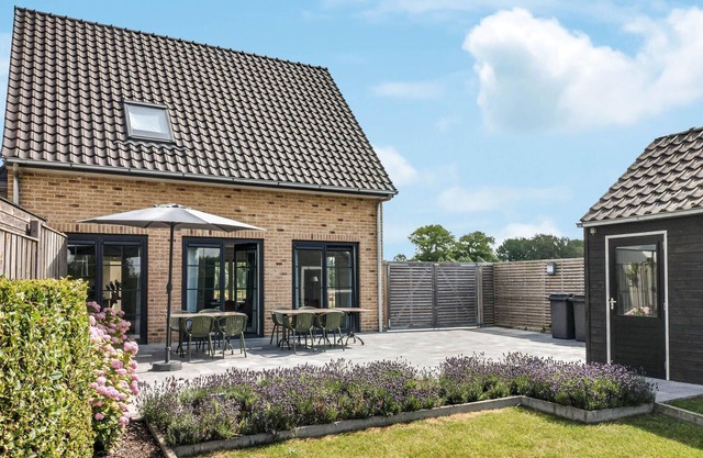 Gorgeous home in Cadzand with WiFi