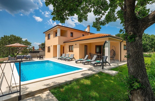 Gorgeous home in Nedescina