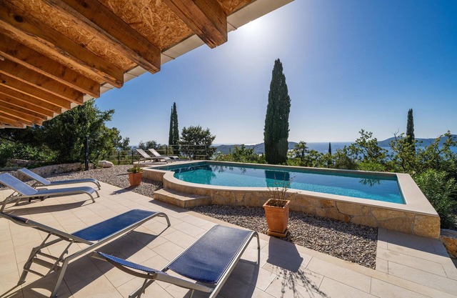 Gorgeous home in Orasac with kitchen