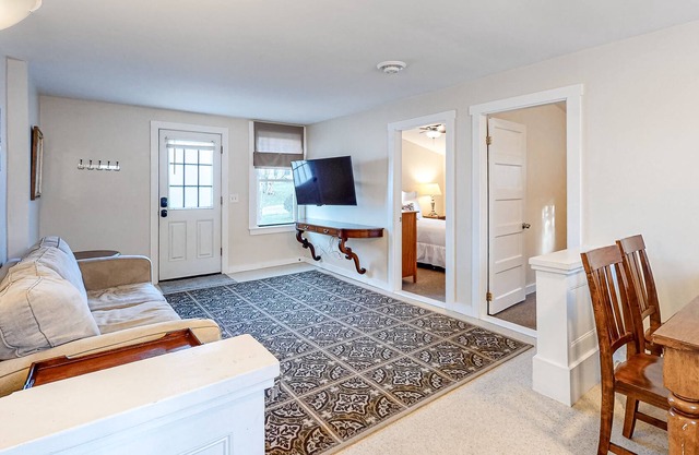 Gorgeous home steps away from the water w/WiFi, ocean views, & full kitchen