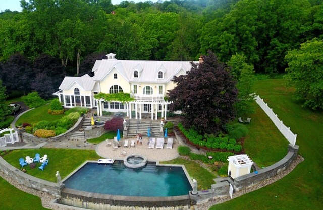 Gorgeous Hudson River Estate-with Pool and Winter Jacuzzi