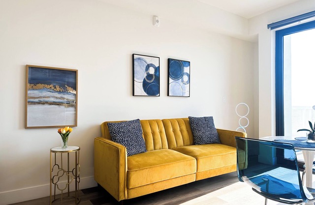 Gorgeous Koreatown Studio w/Stunning City Views, Washer/Dryer, Gym, Fast Wifi!