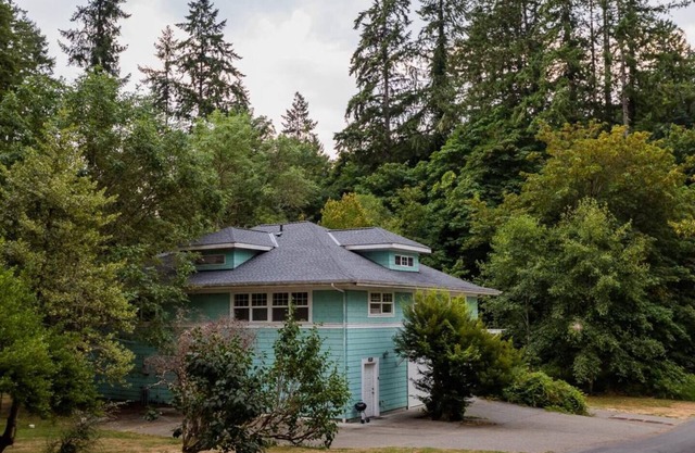 Gorgeous location and getaway spot this winter!