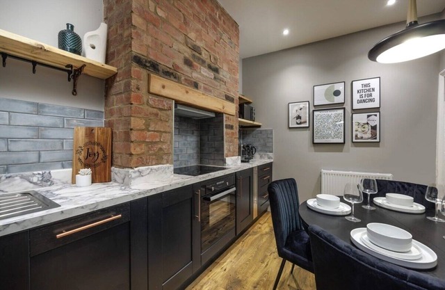 Gorgeous - LUXE 3 Bed House-Plymouth- Parking