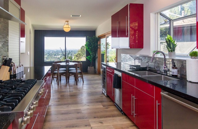 GORGEOUS Modern remodeled HOUSE W/POOL &4 bedrooms
