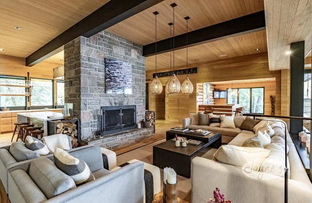 Gorgeous Muskoka masterpiece! Dockside cabana with bar!