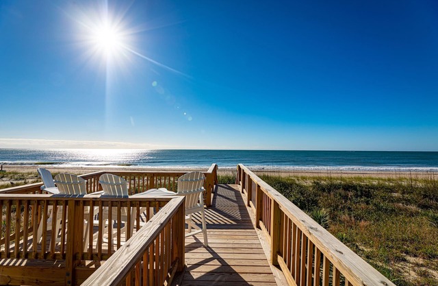 Gorgeous Ocean Front Beach Cottage!