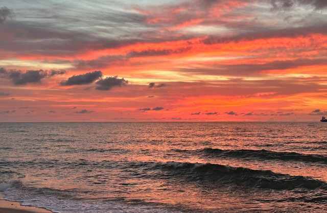Gorgeous Oceanfront 2-bedroom condo with AC in New Smyrna Beach