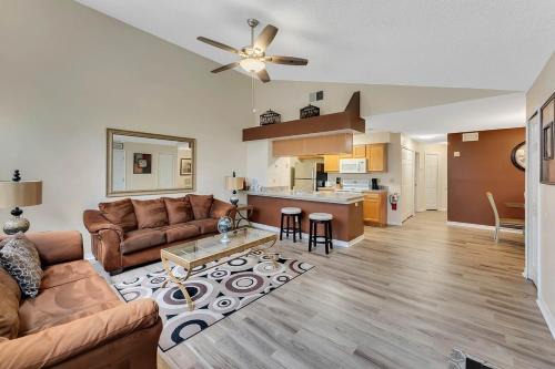 Gorgeous Place Minutes Away from Attractions