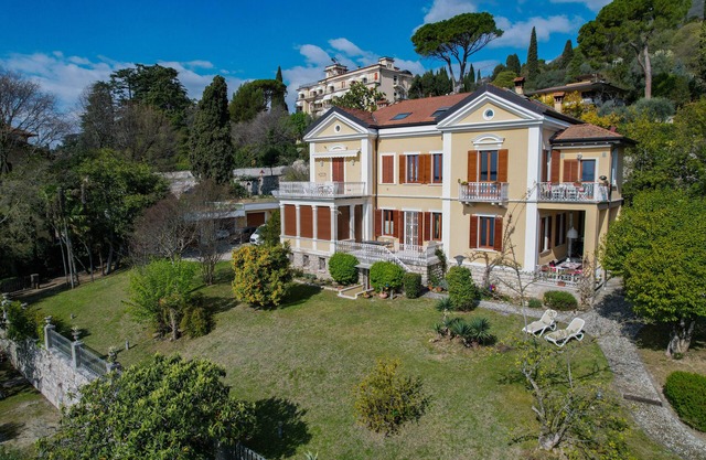 Gorgeous Property Waterfront In An Exclusive Location. Private Beach.