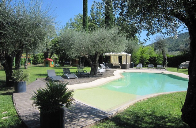 Gorgeous property with character, large garden, large pool, pool heating avail
