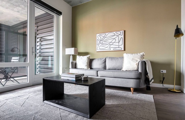 Gorgeous River North 1BR, nr L Stop, Riverwalk & Loop, by Blueground