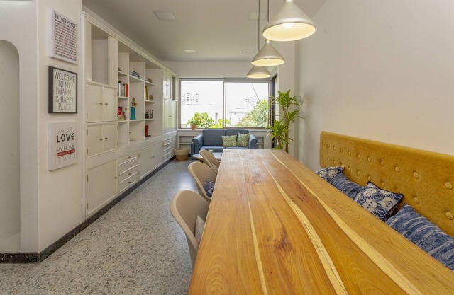 Gorgeous, unique and, modern space w/4 bedrooms perfect for families and groups
