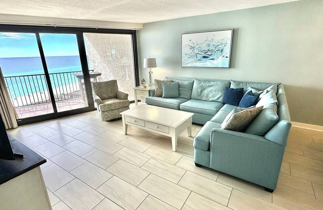 Gorgeous Unit with Stunning Beach Views! Golf Cart Included! 4111 BS1
