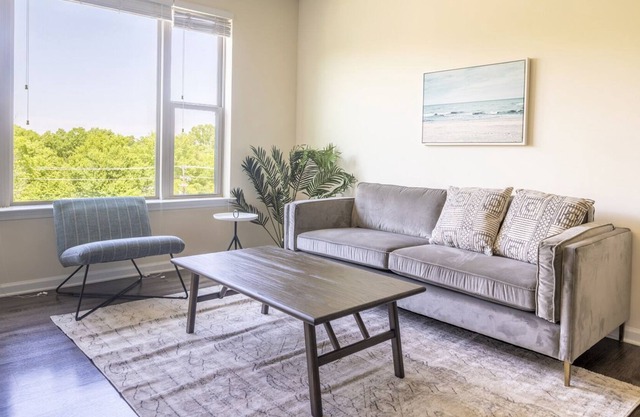 Gorgeous & Upscale 1BR w/ Balcony, Gym and Parking